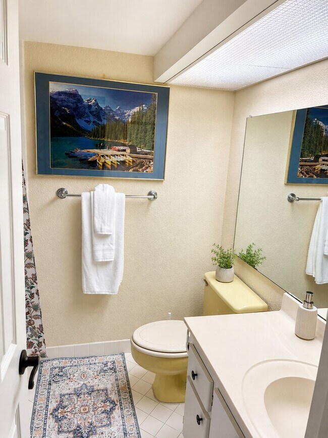 Building Photo - 4575 Cove Cir