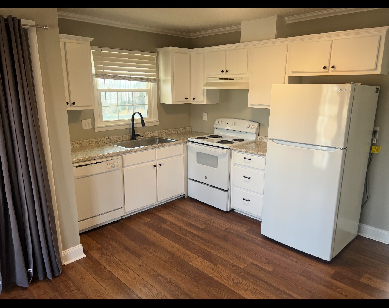 Building Photo - 611 Borders Rd