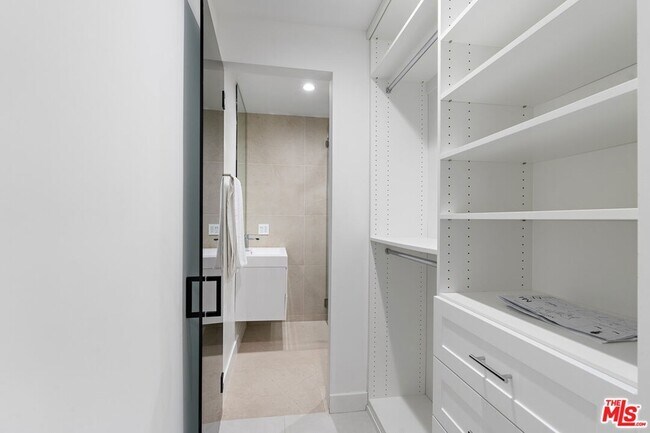 Building Photo - 201 S Bedford Dr