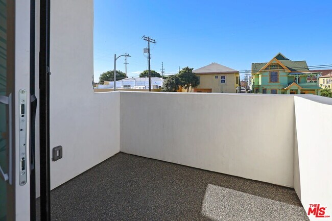 Building Photo - 1520 Magnolia Ave