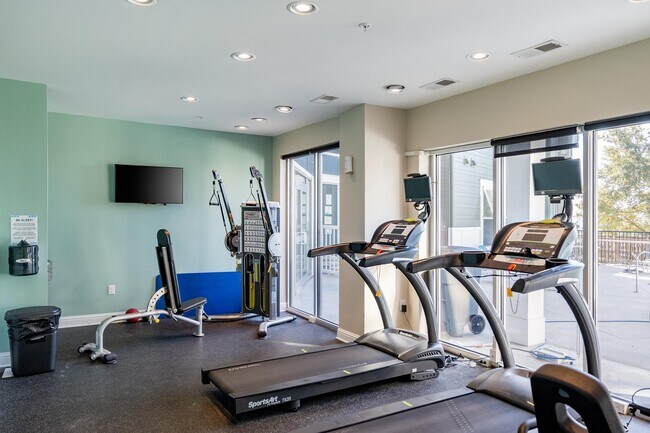 Building Photo - 4921 Pretty Lake Ave