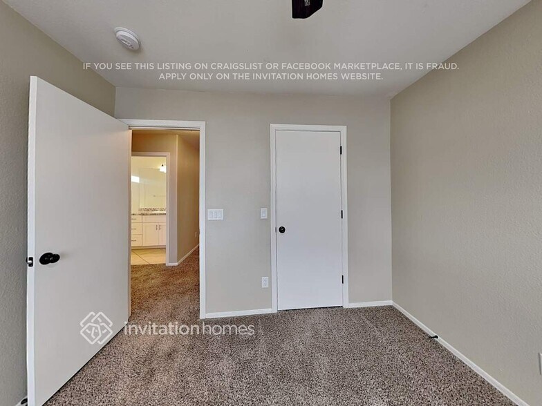 Building Photo - 3048 E Millbrae Ln