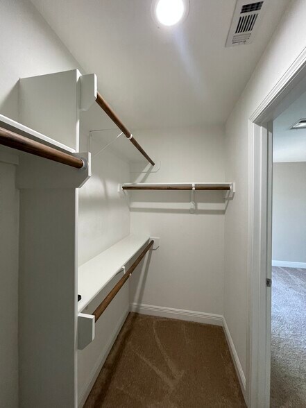 Master Bed Walk-in Closet - 5011 Mallow St