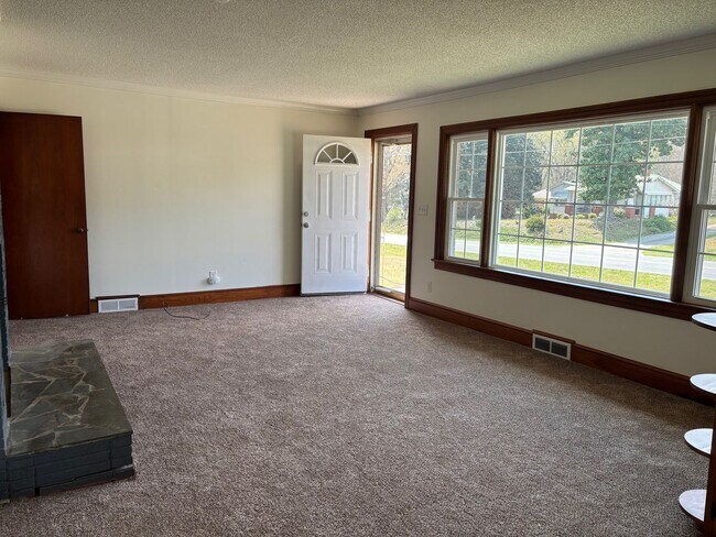 Building Photo - 3 Bed, 1 Bath Brick house in Ramseur