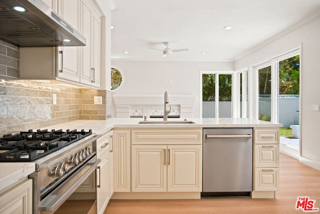 Building Photo - 4324 Park Verdi