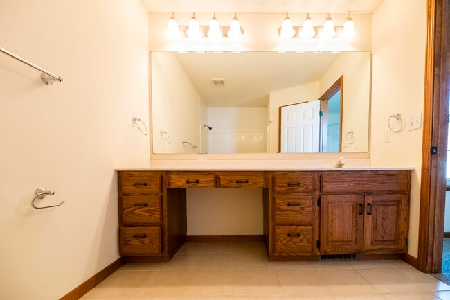 Building Photo - 13 Yorkshire Dr