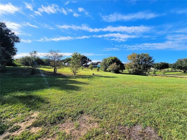 Building Photo - 15404 Thoroughbred Ln