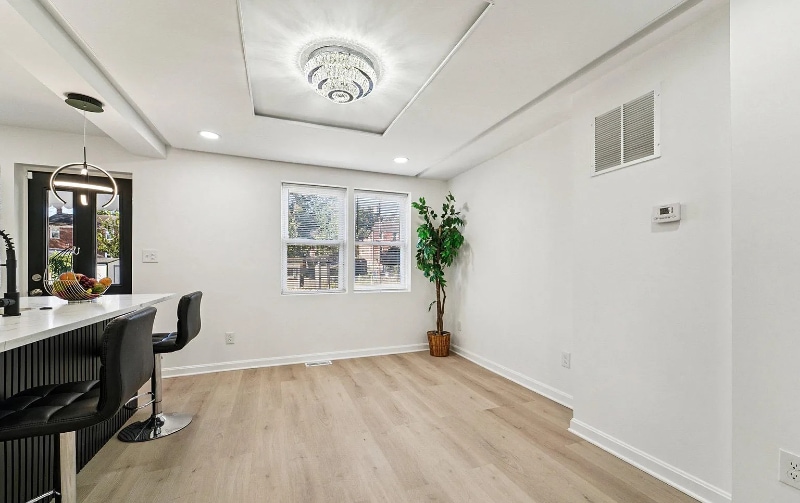 Building Photo - 917 Reverdy Rd