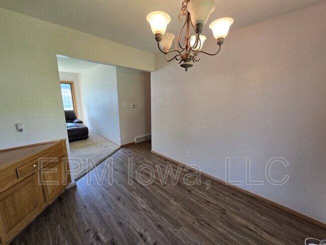 Building Photo - 2514 Saratoga Dr