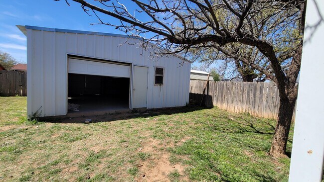 Building Photo - 7410 Hickory Ave