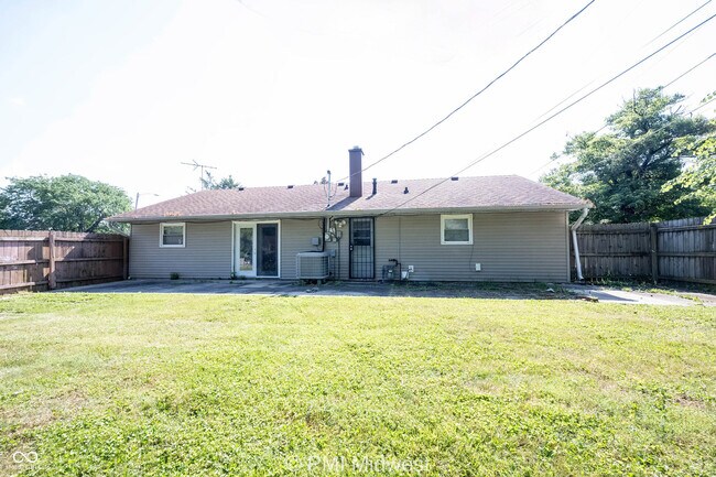 Building Photo - 3926 Malibu Dr