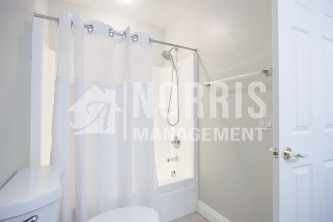 Building Photo - 1553 E Alba Dr