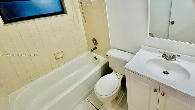 Building Photo - 851 NE 207th Ln