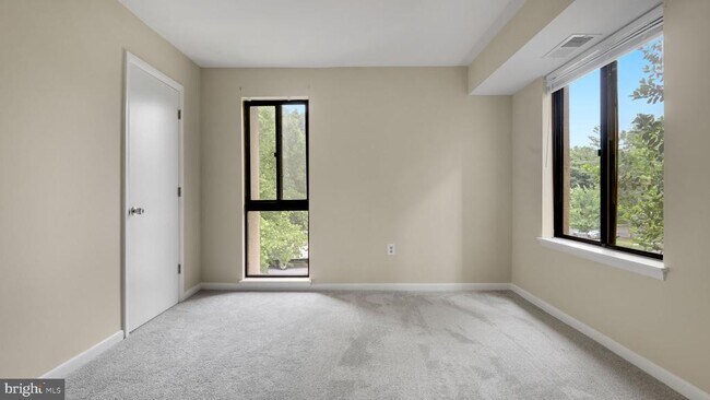 Building Photo - 9653 White Acre Rd