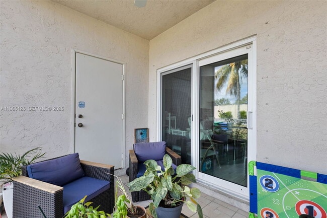 Building Photo - 9925 NW 57th Manor