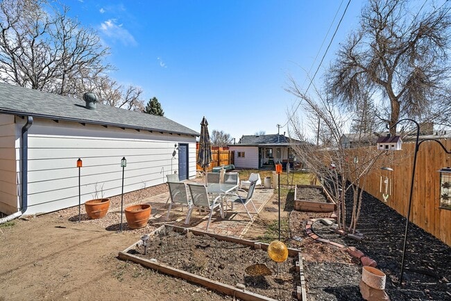 Building Photo - Charming 3 Bedroom Home Near Sloan's Lake