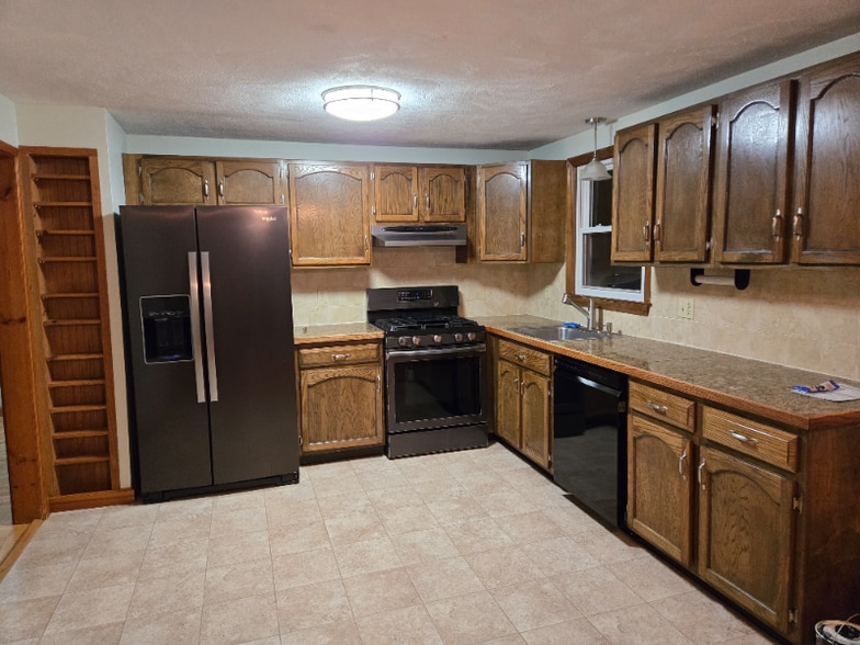 Building Photo - 2 Curt Rd