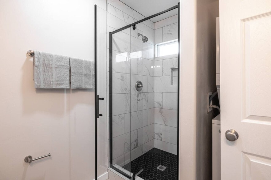 Building Photo - 8120 Melrose Ln