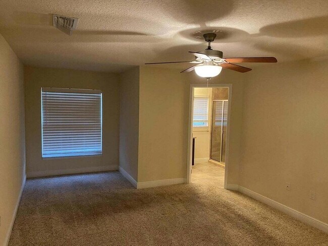 Building Photo - 5910 NW Java Ct