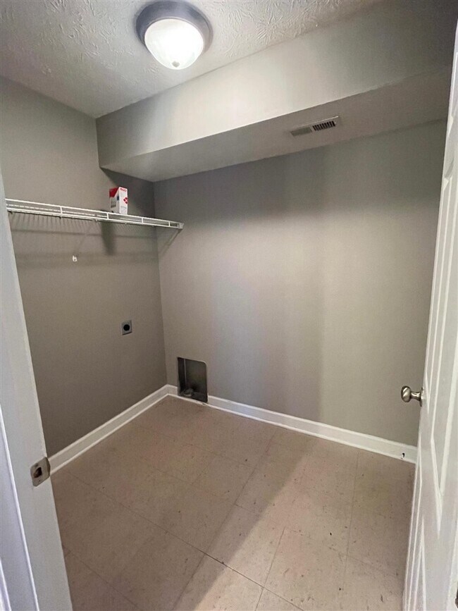 Building Photo - 279 Audley Ave