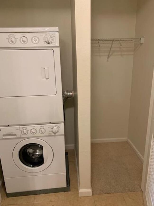 Building Photo - 3360 Maguire Way