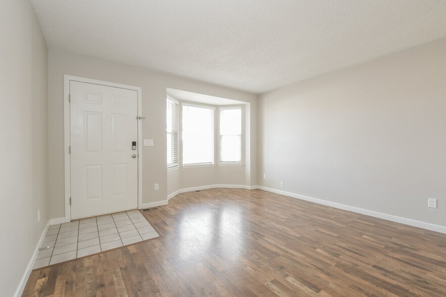 Building Photo - 6644 E 123rd Dr