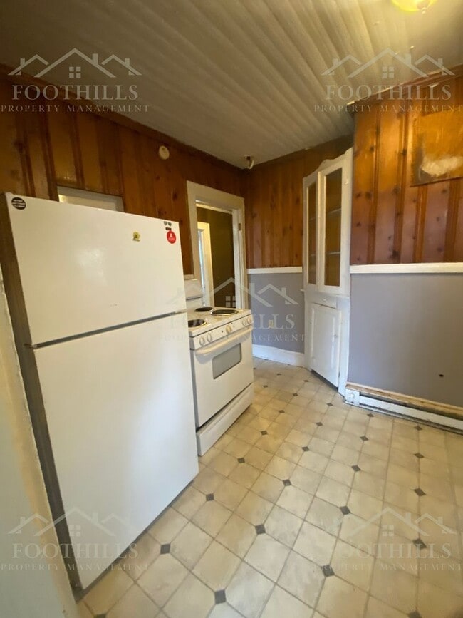 Building Photo - 708 Crescent Dr