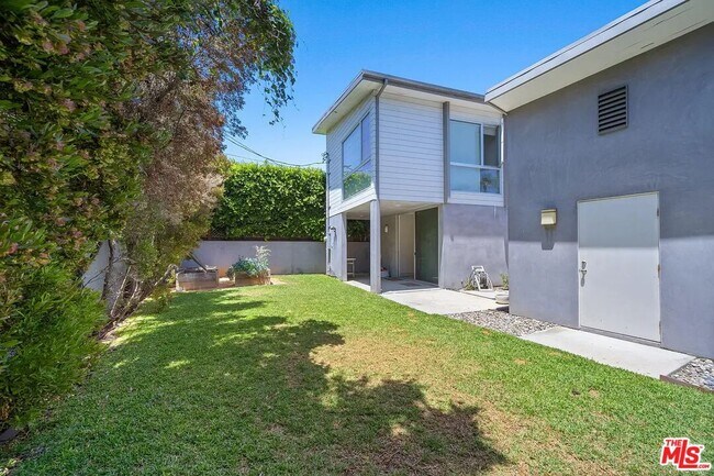Building Photo - 547 Huntley Dr
