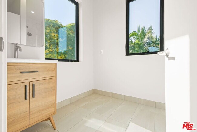 Building Photo - 2671 Benedict St