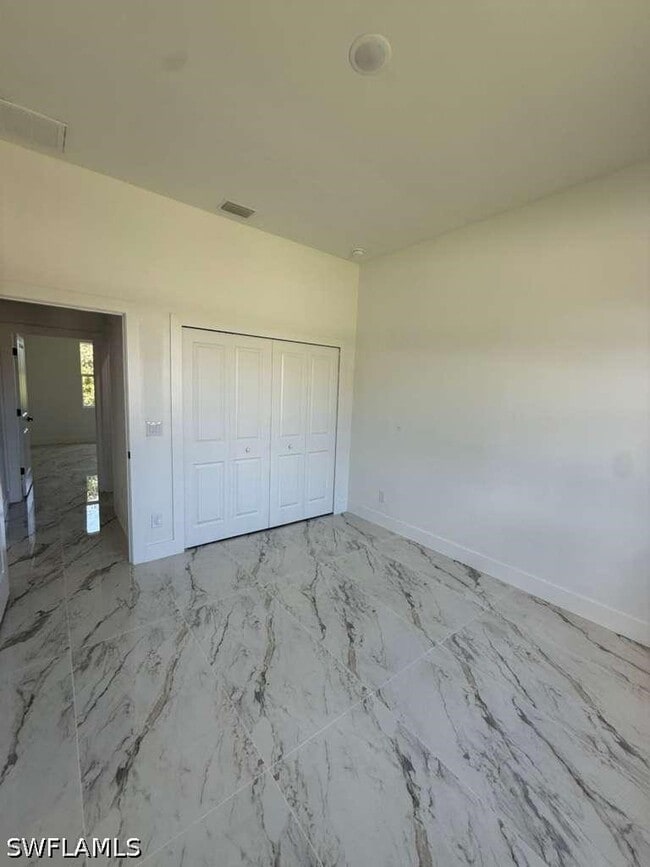 Building Photo - 908 Winters St E