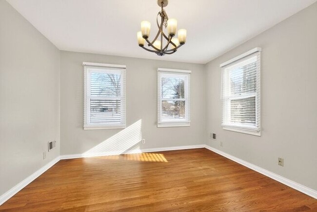 Building Photo - Beautiful Home surrounded by nature!