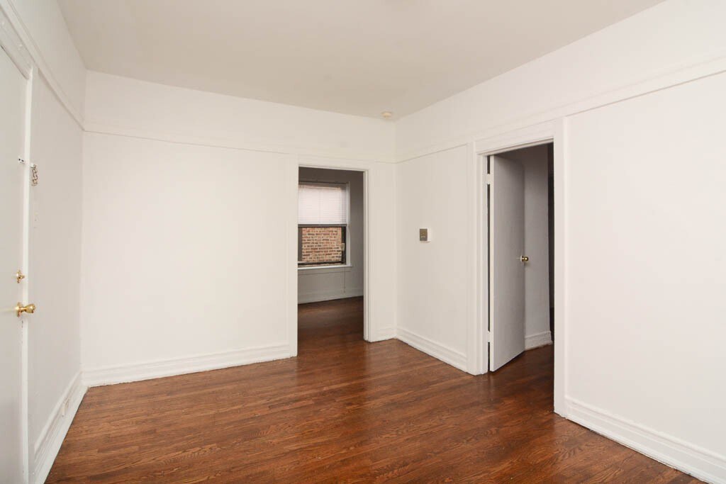 Building Photo - 939 W Sunnyside Ave
