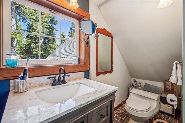 Building Photo - Carnelian Bay 3 Bedroom Ski Lease