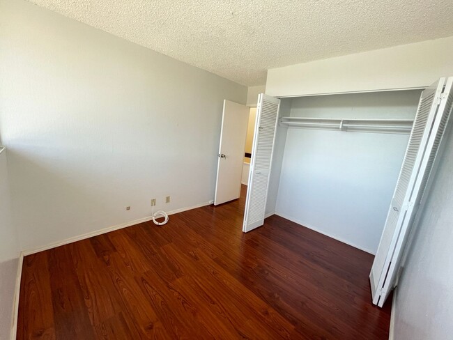 Building Photo - Well Maintained 3 Bed, 2.5 Bath Townhome i...