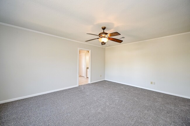 Building Photo - 12011 Autumn Creek Dr