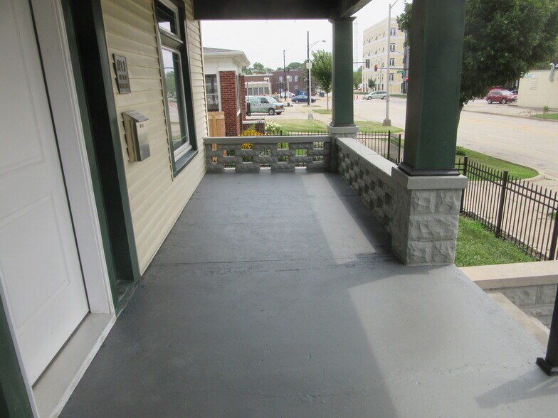 Building Photo - 108 W Columbia Ave