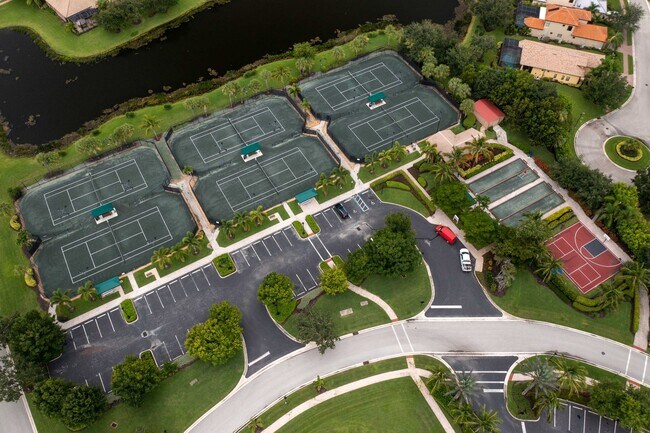 Building Photo - AVAILABLE April - 2/2.5 Townhome with 1 Car garage in Paseo!