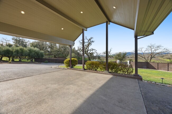 Building Photo - 9168 Eastside Rd