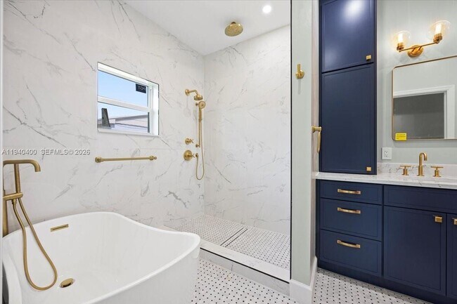 Building Photo - 930 34th St