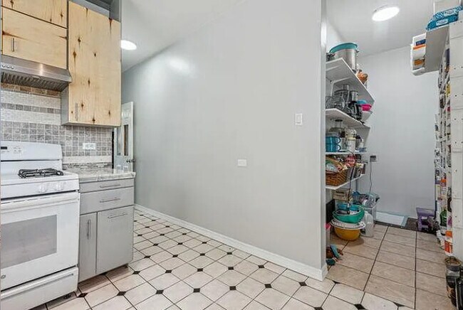 Building Photo - 4833 N Ashland Ave