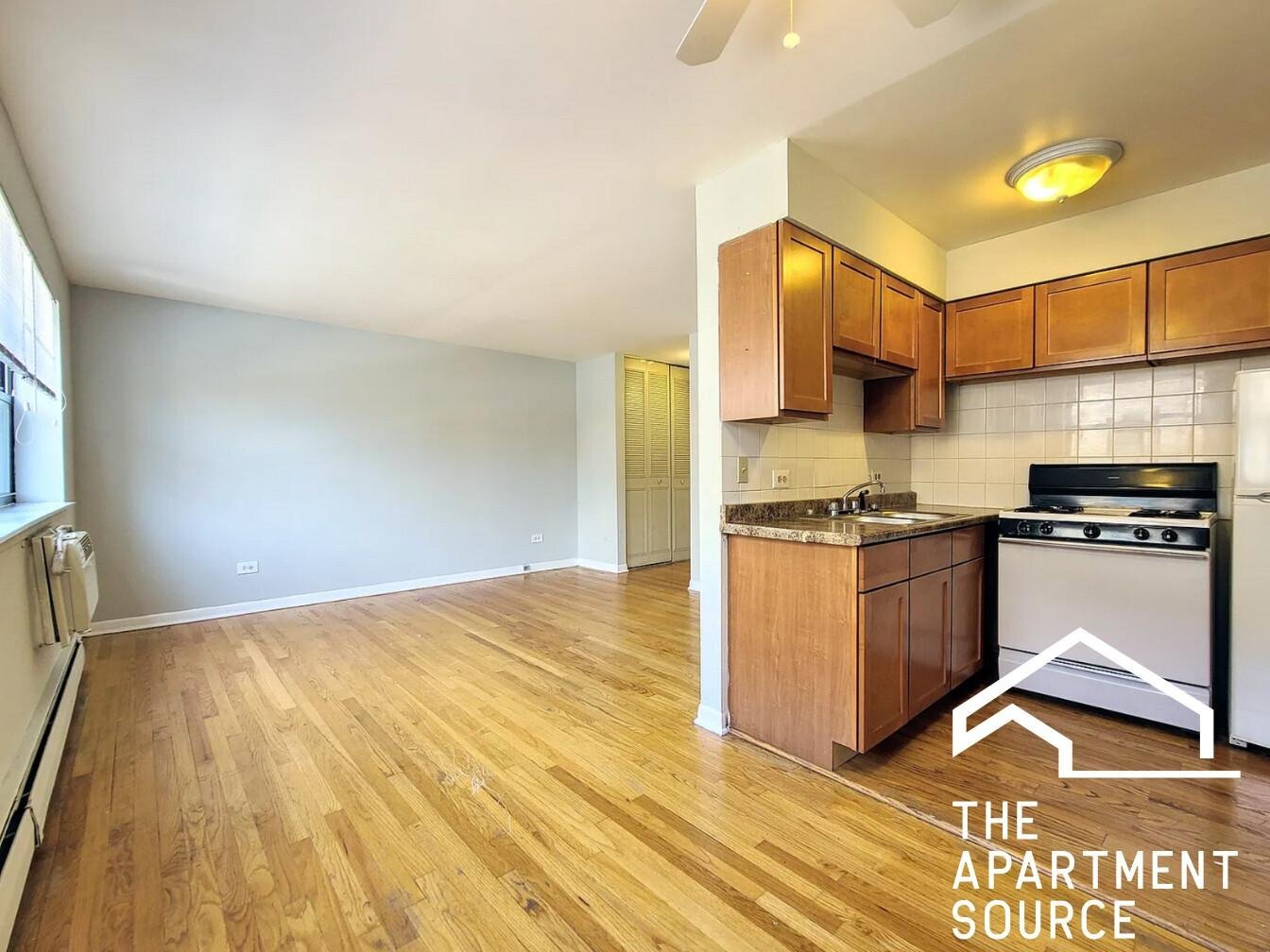 Building Photo - 510 W Briar Pl
