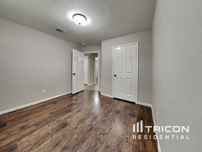 Building Photo - 10774 Royal York Dr