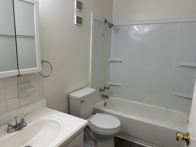 Building Photo - 319 Garden Park Dr