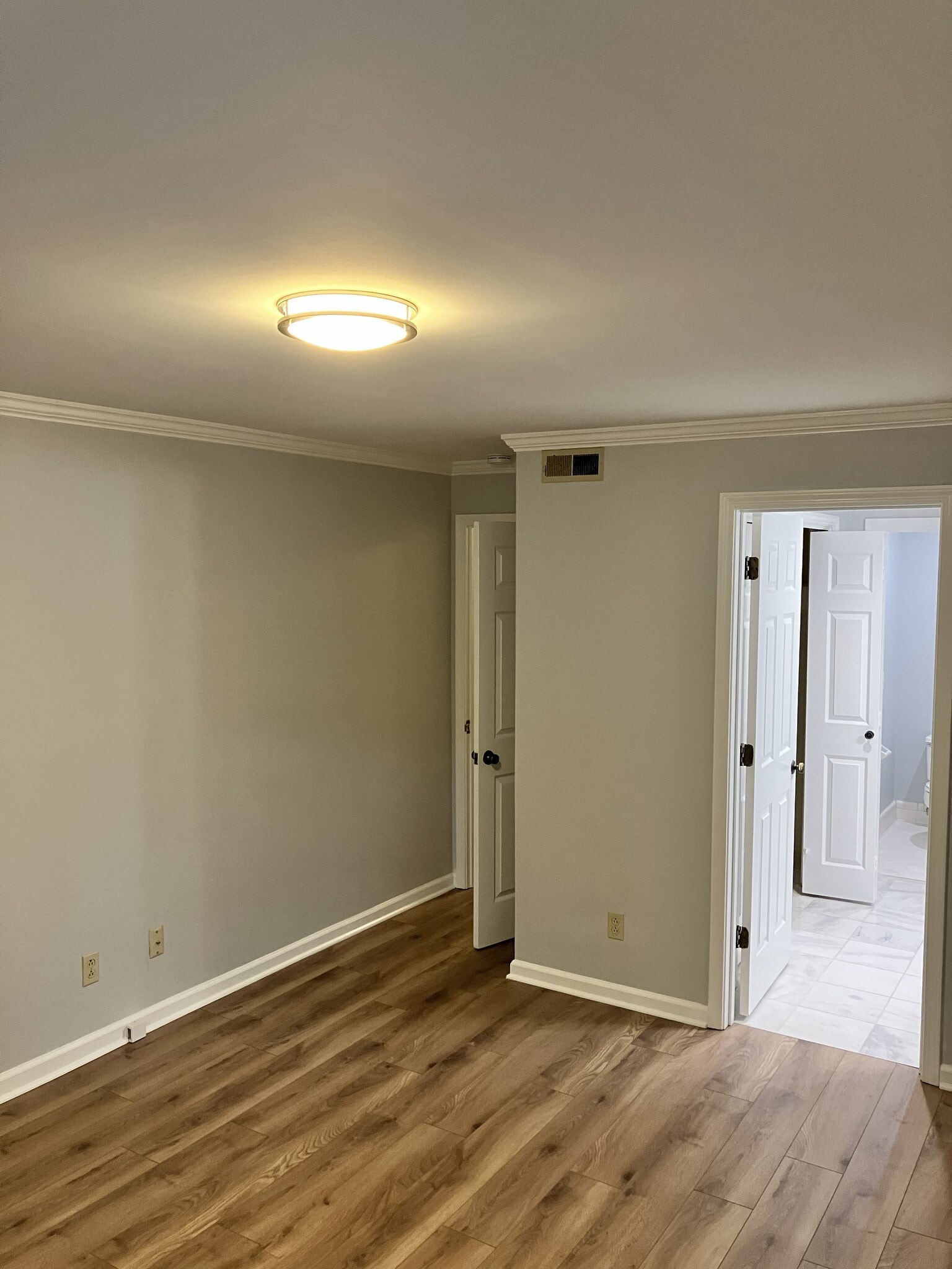 Building Photo - 119 Hillsboro Pl