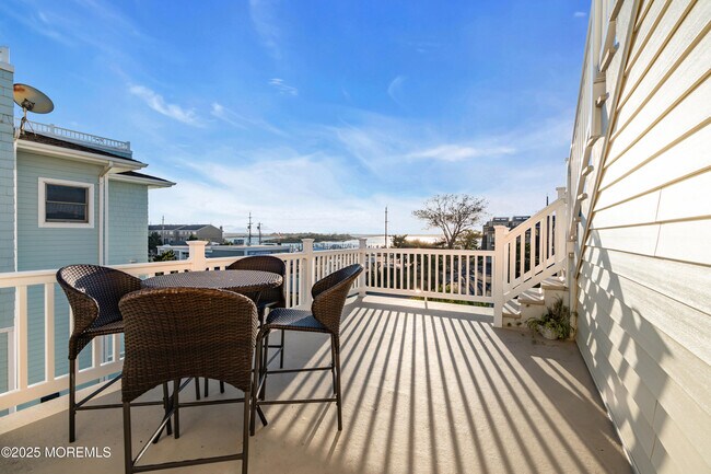 Building Photo - 2 Tradewinds Ln