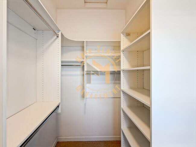 Building Photo - Executive Duplex: 3 Bed 3.5 Bath w/ 2 Stall Heated Garage