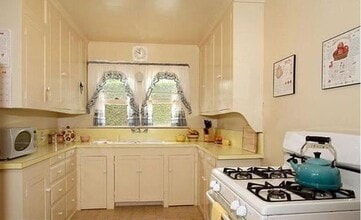 Building Photo - 1007 W Beach Blvd