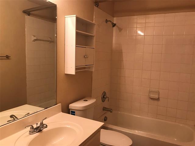 Building Photo - 843 Lake Forest Trl