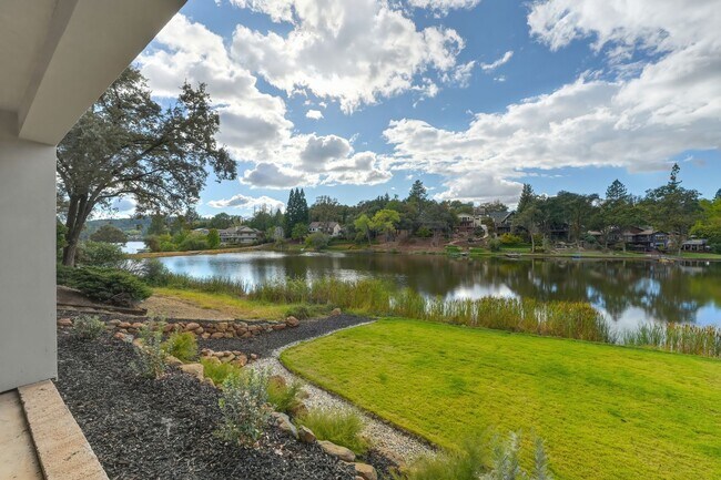 Building Photo - Waterfront 4 bed 4 bath 3,887 sq. ft.