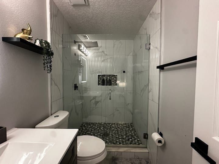 Building Photo - 6228 Ryegrass St